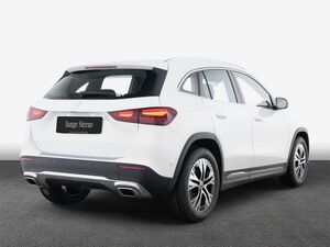 MERCEDES-BENZ GLA 180 7G-DCT Progressive Advanced GLA