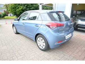HYUNDAI i20 1.4 Automatik *Trend* Klima 49tkm!...
