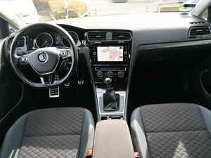 VW Golf Variant 1.6 TDI *IQ.DRIVE* NAVI Park-Assi...