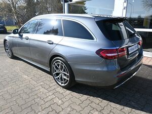 MERCEDES-BENZ E 400 dT 4M *AMG-Line* DSG Navi Pano 19Alu...