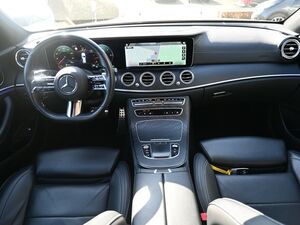 MERCEDES-BENZ E 400 dT 4M *AMG-Line* DSG Navi Pano 19Alu...