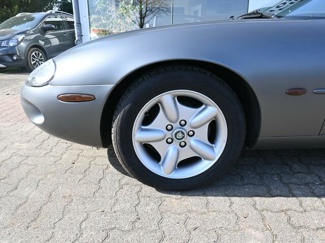 JAGUAR XK8 4.0-V8 Convertible *deutsches Auto*...