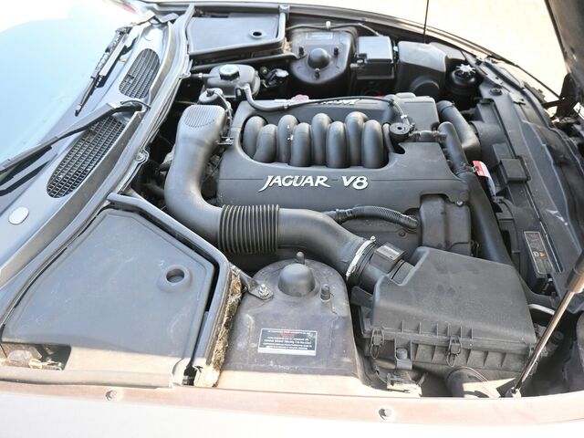 JAGUAR XK8 4.0-V8 Convertible *deutsches Auto*...