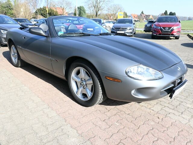 JAGUAR XK8 4.0-V8 Convertible *deutsches Auto*...