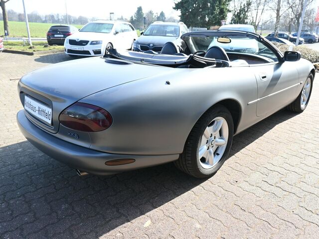 JAGUAR XK8 4.0-V8 Convertible *deutsches Auto*...