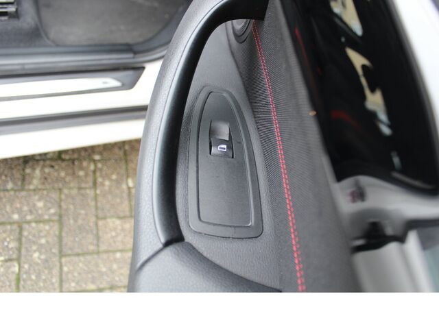 BMW X1 xDrive 20 i SportLine NAVI/LED/Sitzh./AHK... Ansicht 8 für Fahrzeugdetailseite