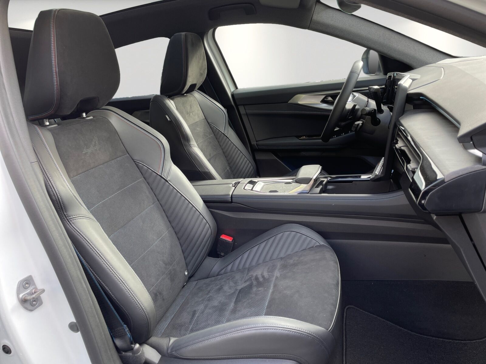 RENAULT Rafale Esprit Alpine E-Tech Full Hybrid 200 Ansicht 15 für Fahrzeugdetailseite
