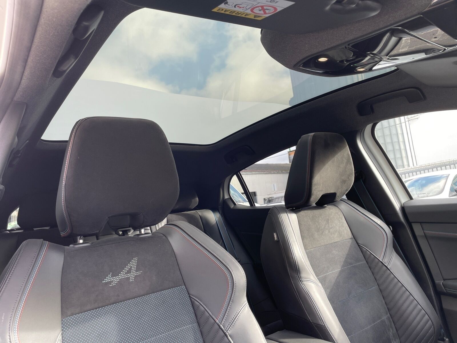 RENAULT Rafale Esprit Alpine E-Tech Full Hybrid 200 Ansicht 17 für Fahrzeugdetailseite