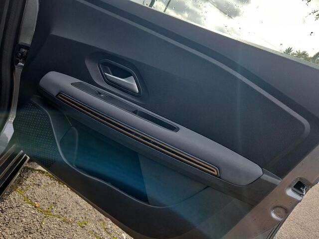 DACIA Sandero Stepway Extreme TCe 110 Ansicht 17 für Fahrzeugdetailseite