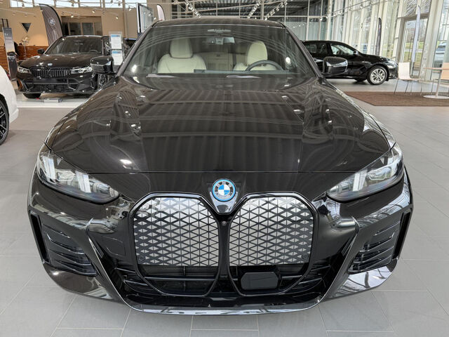 BMW i4 e40 GC M Sport Pro ACC GlasD.P+ Lenkh.H/K AHK Sportpaket HUD Navi LED Vollleder Klima Standhzg PD Ansicht 3 für Fahrzeugdetailseite