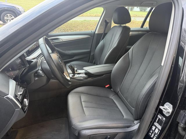 BMW 520 d xDrive Tour. LiveProf.Kamera Sitzh.DAB AHK Bluetooth Navi LED Vollleder Klima PDC el. Fenster Ansicht 10 für Fahrzeugdetailseite