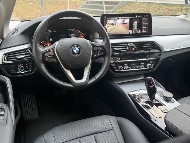 BMW 520 d xDrive Tour. LiveProf.Kamera Sitzh.DAB AHK Bluetooth Navi LED Vollleder Klima PDC el. Fenster Ansicht 15 für Fahrzeugdetailseite