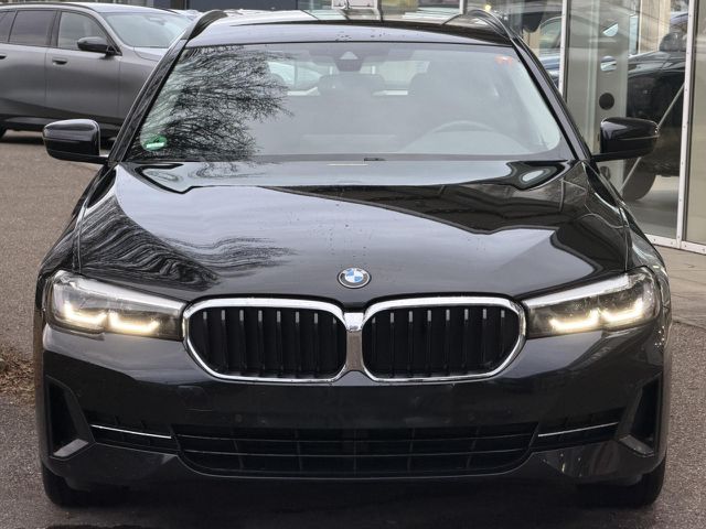 BMW 520 d xDrive Tour. LiveProf.Kamera Sitzh.DAB AHK Bluetooth Navi LED Vollleder Klima PDC el. Fenster Ansicht 3 für Fahrzeugdetailseite