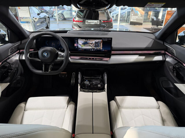 BMW i5 xDr.M Sport Pro HUD ACC P+ B&W Lenkh.AHK 19 Sportpaket Bluetooth Navi LED Klima Standhzg PDC el. Ansicht 10 für Fahrzeugdetailseite