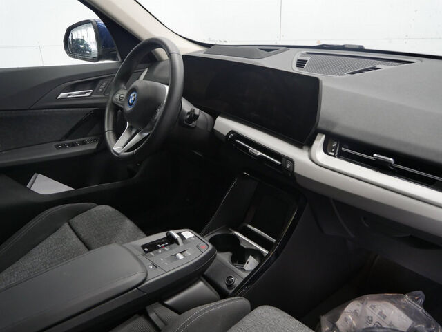 BMW iX1 x30 Sports.HUD ACC SurView.LiveProf.ParkAss+ Bluetooth Navi LED Klima Standhzg PDC el. Fenster Ansicht 7 für Fahrzeugdetailseite