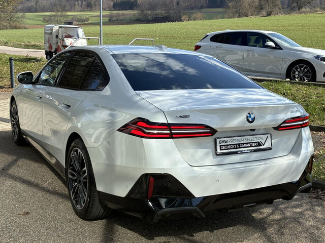 BMW 540 d xDr.M Sport Standh.AutobahnAss.Sitzbel.Ha/K Sportpaket Bluetooth HUD Navi LED Vollleder Klima S Ansicht 8 für Fahrzeugdetailseite