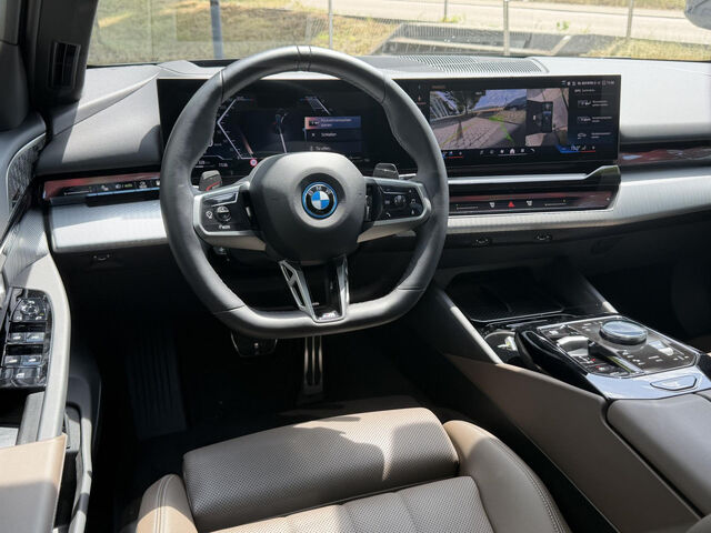BMW 550 e T.xDr.M Sport IntAktiv.Pano.AutoBahnAss.AHK Sportpaket Bluetooth HUD Navi LED Vollleder Klima A Ansicht 11 für Fahrzeugdetailseite