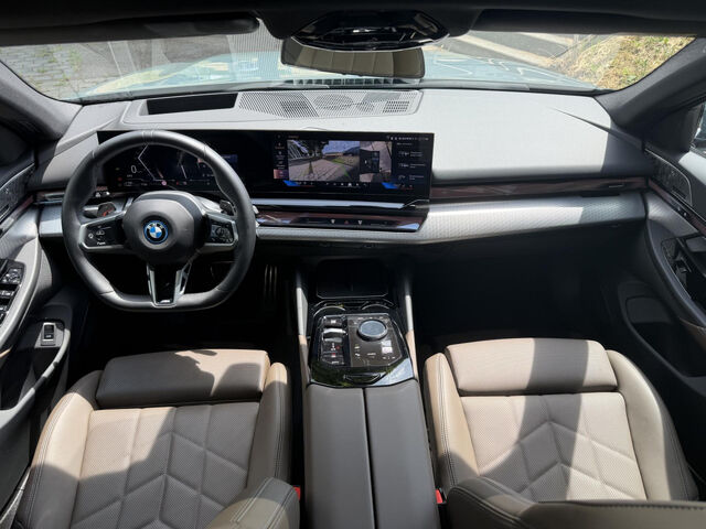 BMW 550 e T.xDr.M Sport IntAktiv.Pano.AutoBahnAss.AHK Sportpaket Bluetooth HUD Navi LED Vollleder Klima A Ansicht 12 für Fahrzeugdetailseite