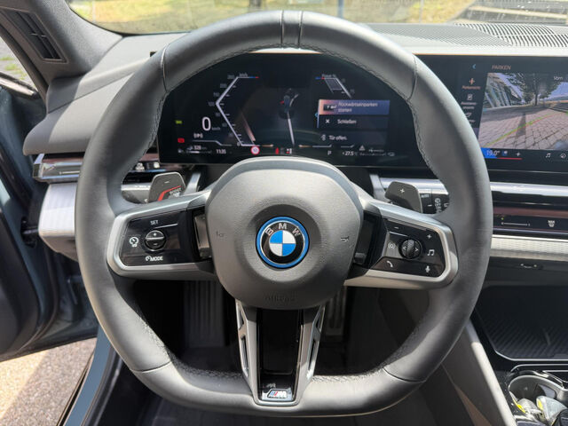 BMW 550 e T.xDr.M Sport IntAktiv.Pano.AutoBahnAss.AHK Sportpaket Bluetooth HUD Navi LED Vollleder Klima A Ansicht 14 für Fahrzeugdetailseite
