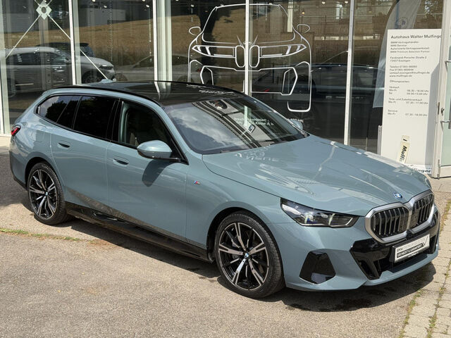 BMW 550 e T.xDr.M Sport IntAktiv.Pano.AutoBahnAss.AHK Sportpaket Bluetooth HUD Navi LED Vollleder Klima A Ansicht 4 für Fahrzeugdetailseite