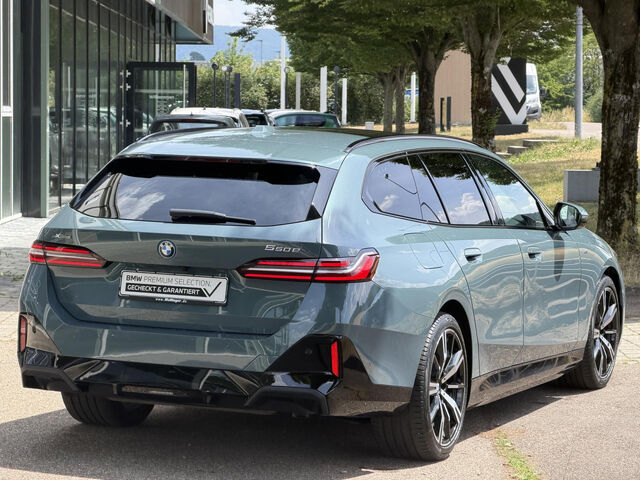 BMW 550 e T.xDr.M Sport IntAktiv.Pano.AutoBahnAss.AHK Sportpaket Bluetooth HUD Navi LED Vollleder Klima A Ansicht 6 für Fahrzeugdetailseite