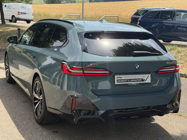 BMW 550 e T.xDr.M Sport IntAktiv.Pano.AutoBahnAss.AHK Sportpaket Bluetooth HUD Navi LED Vollleder Klima A Ansicht 8 für Fahrzeugdetailseite