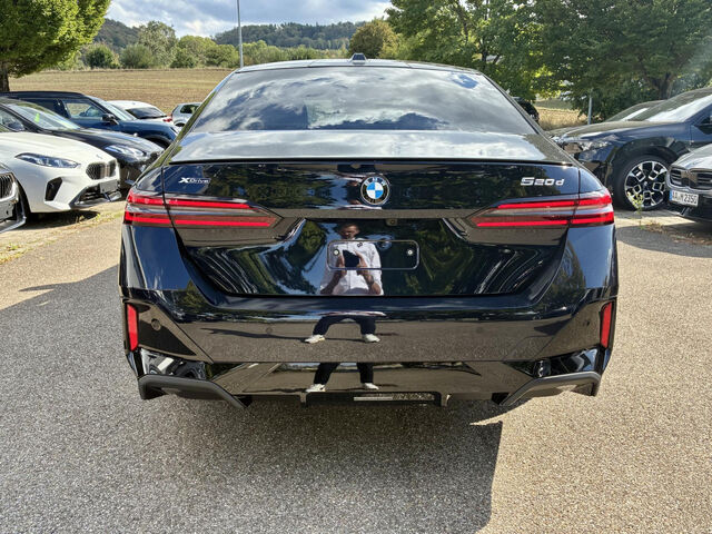 BMW 520 d xDr.M Sport Pro HUD ACC SuView Pano.B+W.AHK Sportpaket Bluetooth Navi LED Vollleder Klima PDC e Ansicht 7 für Fahrzeugdetailseite