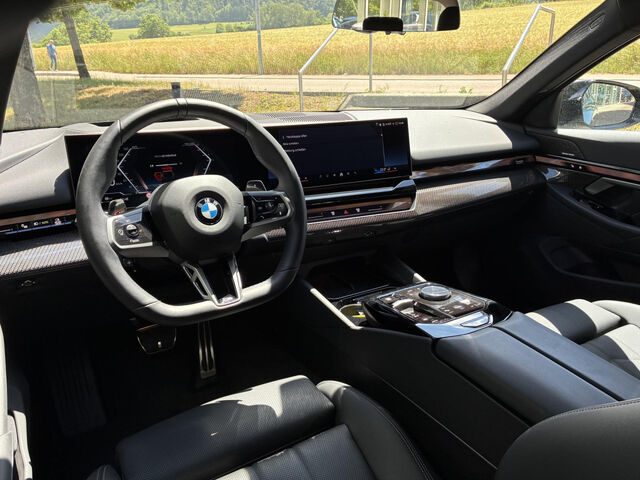 BMW 520 d xDr.T.M Sport Standh.AHK HUD ACC SuView H/K Sportpaket Bluetooth Navi LED Vollleder Klima Stand Ansicht 14 für Fahrzeugdetailseite