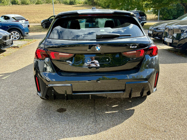 BMW 123 xDr.M Sport Pro HUD ACC SuView PanoD.H/K.AHK Sportpaket Bluetooth Navi LED Vollleder Klima PDC e Ansicht 6 für Fahrzeugdetailseite