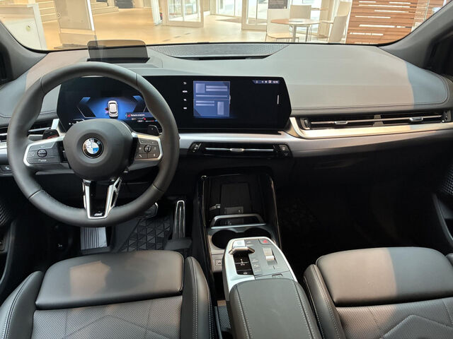 BMW 220 Active Tourer 220i AT.M Sport HUD ACC SuView Lenkradh.AHK 18 Sportpaket Bluetooth Navi LED Vollleder Klima PDC el. Ansicht 10 für Fahrzeugdetailseite