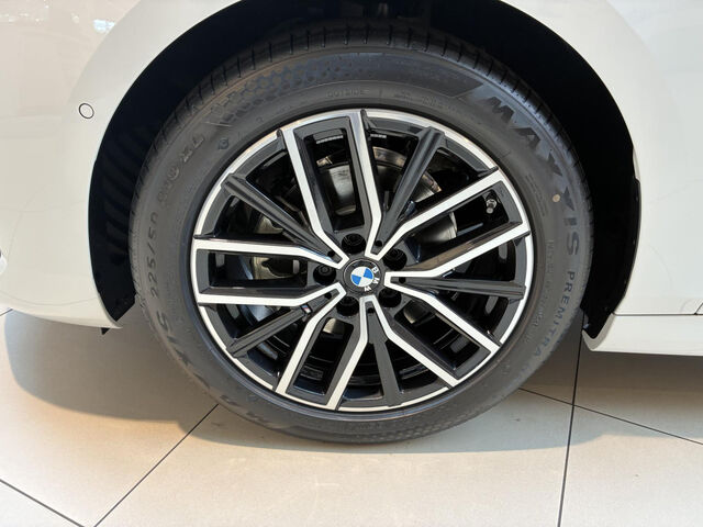 BMW 220 Active Tourer 220i AT.M Sport HUD ACC SuView Lenkradh.AHK 18 Sportpaket Bluetooth Navi LED Vollleder Klima PDC el. Ansicht 12 für Fahrzeugdetailseite