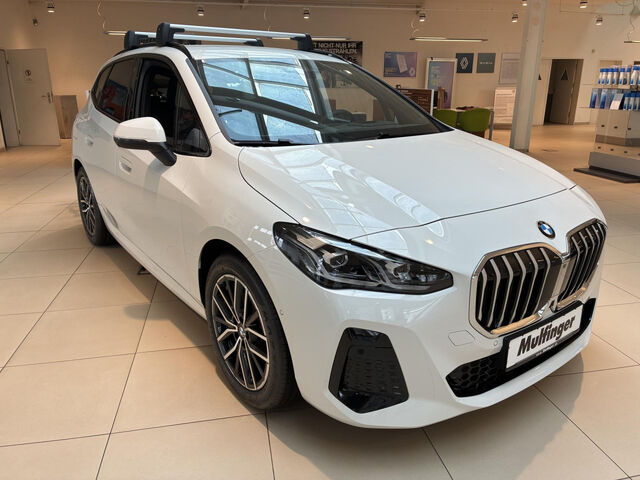 BMW 220 Active Tourer 220i AT.M Sport HUD ACC SuView Lenkradh.AHK 18 Sportpaket Bluetooth Navi LED Vollleder Klima PDC el. Ansicht 4 für Fahrzeugdetailseite