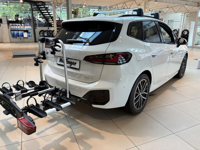 BMW 220 Active Tourer 220i AT.M Sport HUD ACC SuView Lenkradh.AHK 18 Sportpaket Bluetooth Navi LED Vollleder Klima PDC el. Ansicht 5 für Fahrzeugdetailseite