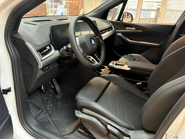 BMW 220 Active Tourer 220i AT.M Sport HUD ACC SuView Lenkradh.AHK 18 Sportpaket Bluetooth Navi LED Vollleder Klima PDC el. Ansicht 7 für Fahrzeugdetailseite