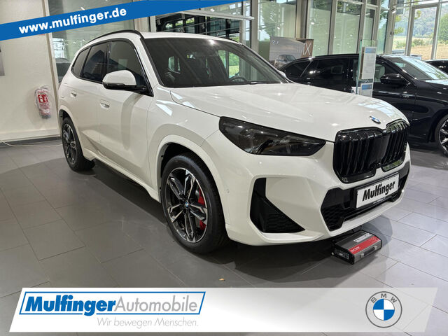 BMW X1 s20i M Sport Pro HUD ACC SuView PanoD.H/K.AHK Sportpaket Bluetooth Navi LED Klima PDC el. Fenster Ansicht 1 für Fahrzeugdetailseite