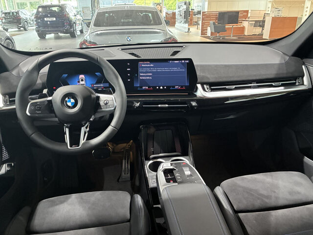 BMW X1 s20i M Sport Pro HUD ACC SuView PanoD.H/K.AHK Sportpaket Bluetooth Navi LED Klima PDC el. Fenster Ansicht 11 für Fahrzeugdetailseite