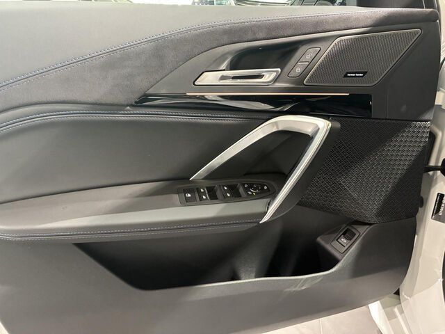 BMW X1 s20i M Sport Pro HUD ACC SuView PanoD.H/K.AHK Sportpaket Bluetooth Navi LED Klima PDC el. Fenster Ansicht 12 für Fahrzeugdetailseite