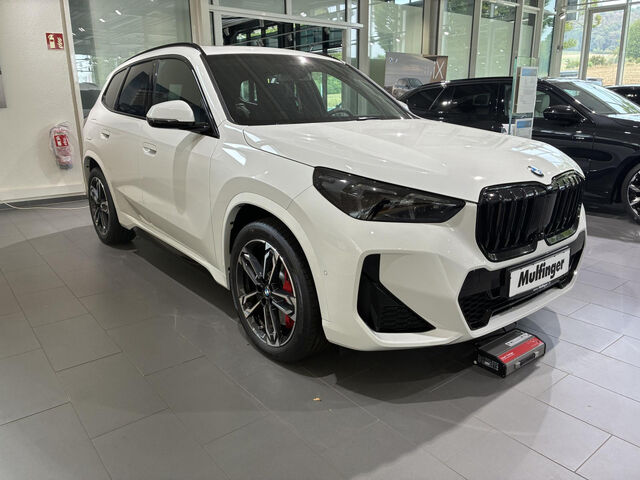 BMW X1 s20i M Sport Pro HUD ACC SuView PanoD.H/K.AHK Sportpaket Bluetooth Navi LED Klima PDC el. Fenster Ansicht 2 für Fahrzeugdetailseite