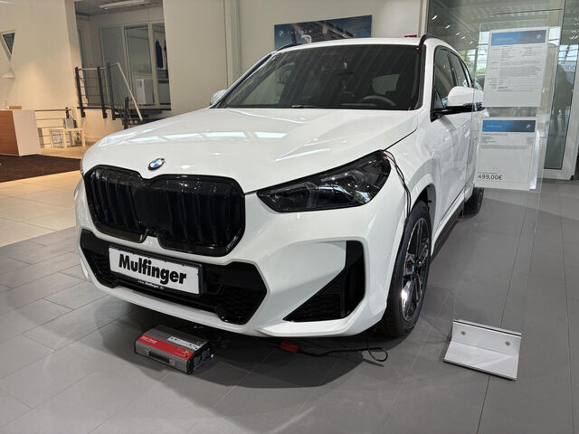 BMW X1 s20i M Sport Pro HUD ACC SuView PanoD.H/K.AHK Sportpaket Bluetooth Navi LED Klima PDC el. Fenster Ansicht 4 für Fahrzeugdetailseite