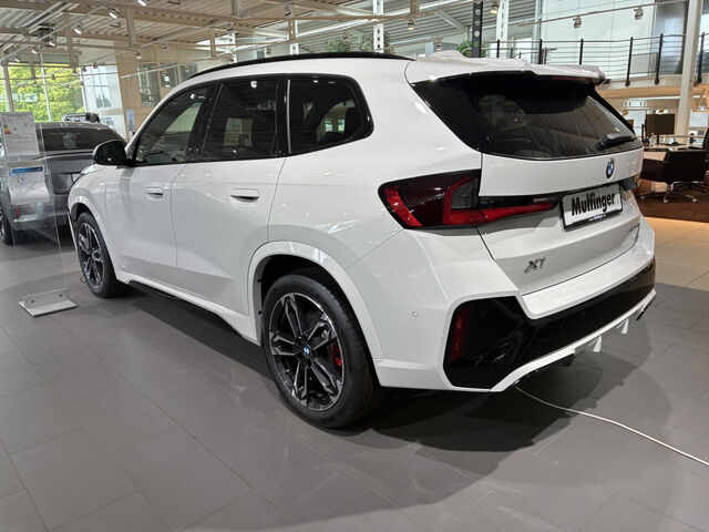 BMW X1 s20i M Sport Pro HUD ACC SuView PanoD.H/K.AHK Sportpaket Bluetooth Navi LED Klima PDC el. Fenster Ansicht 6 für Fahrzeugdetailseite
