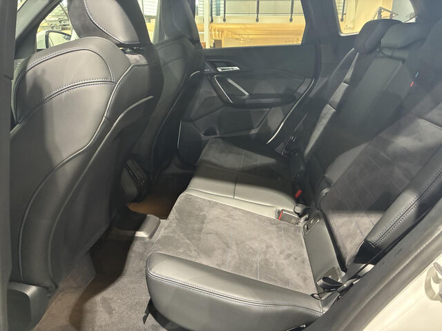 BMW X1 s20i M Sport Pro HUD ACC SuView PanoD.H/K.AHK Sportpaket Bluetooth Navi LED Klima PDC el. Fenster Ansicht 9 für Fahrzeugdetailseite