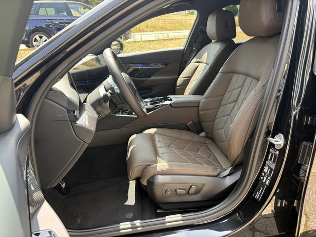 BMW 520 d xDr.M Sport ACC SuView KomfS+BelÃ¼ft.H/K.AHK Sportpaket Bluetooth HUD Navi LED Vollleder Klim Ansicht 10 für Fahrzeugdetailseite