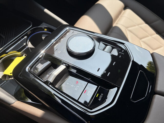 BMW 520 d xDr.M Sport ACC SuView KomfS+BelÃ¼ft.H/K.AHK Sportpaket Bluetooth HUD Navi LED Vollleder Klim Ansicht 15 für Fahrzeugdetailseite