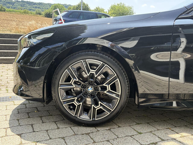 BMW 520 d xDr.M Sport ACC SuView KomfS+BelÃ¼ft.H/K.AHK Sportpaket Bluetooth HUD Navi LED Vollleder Klim Ansicht 9 für Fahrzeugdetailseite