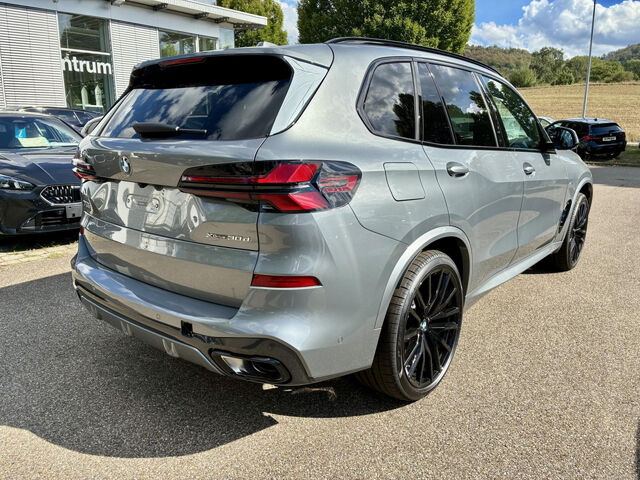 BMW X5 xDrive30d M Sport Pro AHK Pano Soft Close Sportpaket Navi LED Klima Standhzg PDC Ansicht 6 für Fahrzeugdetailseite