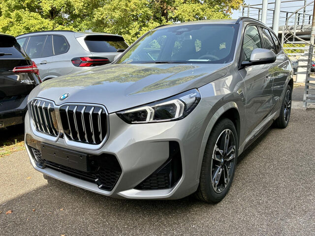 BMW X1 sDrive20i M Sport AHK HUD LED Sportpaket Navi PDC Ansicht 2 für Fahrzeugdetailseite