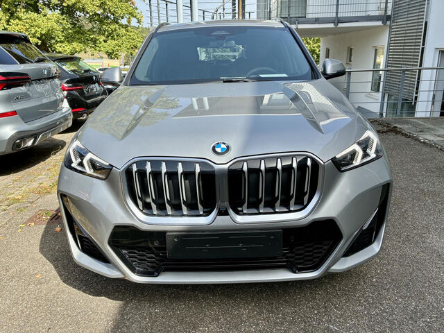 BMW X1 sDrive20i M Sport AHK HUD LED Sportpaket Navi PDC Ansicht 3 für Fahrzeugdetailseite