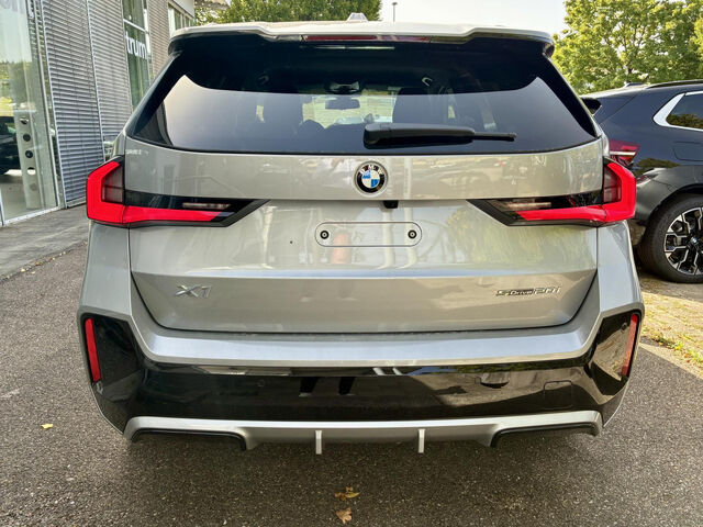BMW X1 sDrive20i M Sport AHK HUD LED Sportpaket Navi PDC Ansicht 6 für Fahrzeugdetailseite