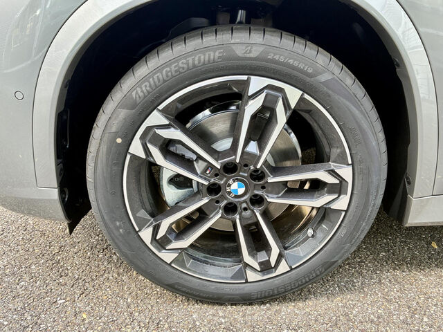 BMW X1 sDrive20i M Sport AHK HUD LED Sportpaket Navi PDC Ansicht 8 für Fahrzeugdetailseite