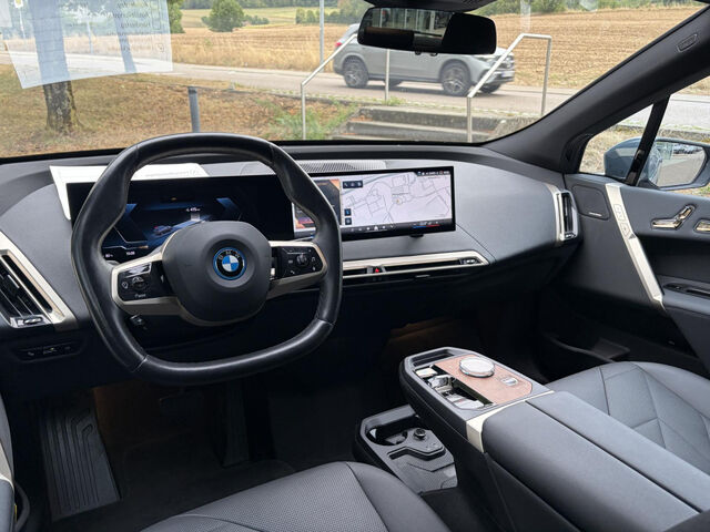 BMW iX x50 Sport Sky HUD ACC SuView H/K.Lenkradh.22 Sportpaket Bluetooth Navi Klima PDC el. Fenster Ansicht 13 für Fahrzeugdetailseite